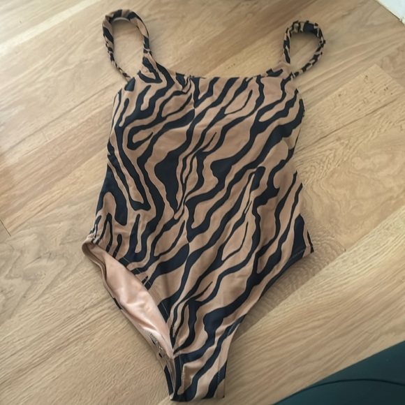 Jcrew zebra printed one piece bathing suit - Picture 1 of 3